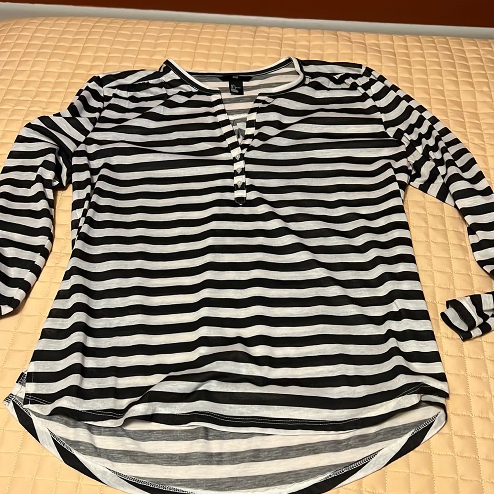 Cute long sleeve top. H&M size L.